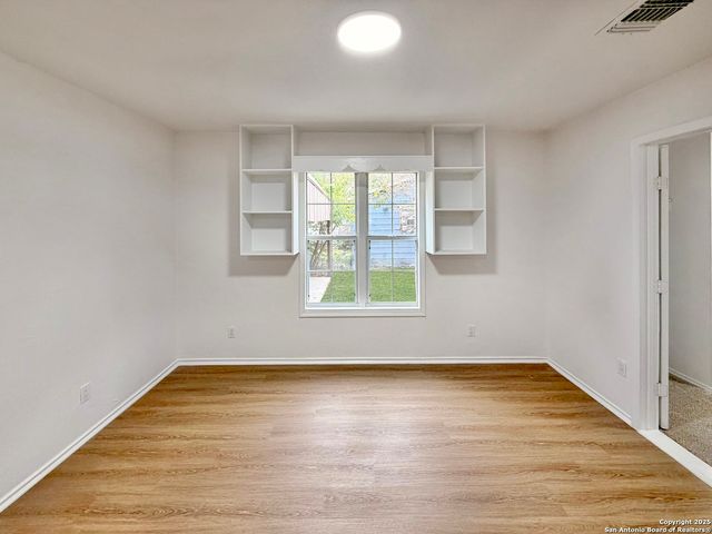 1024 Juarez St, Seguin, TX 78155