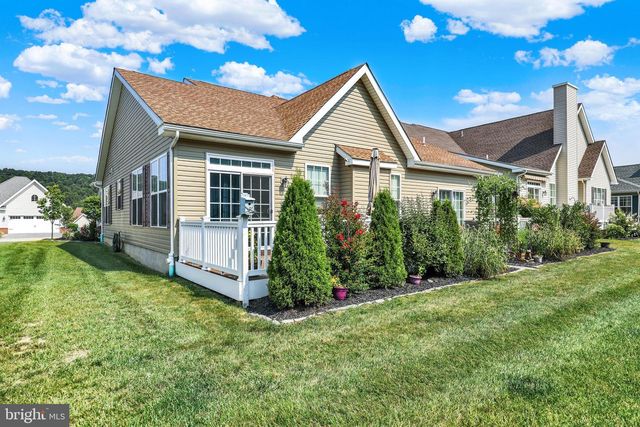7 CEDARCREST LN, Oley, PA 19547