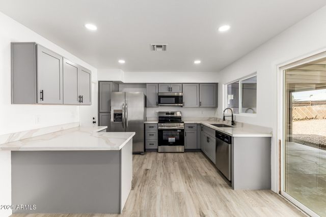 3020 W MURIEL Drive, Phoenix, AZ 85053