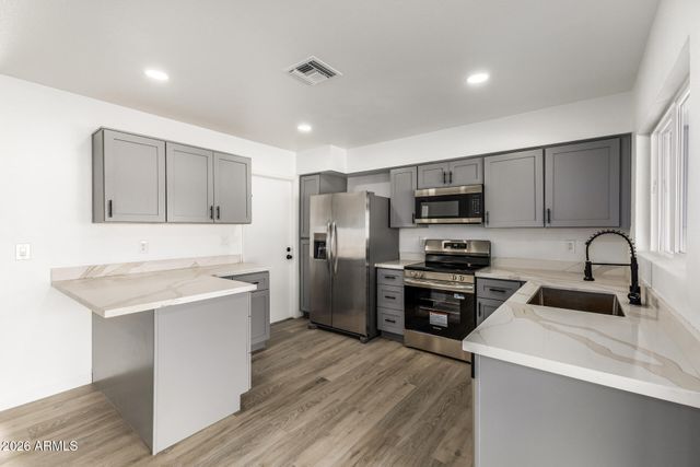 3020 W MURIEL Drive, Phoenix, AZ 85053