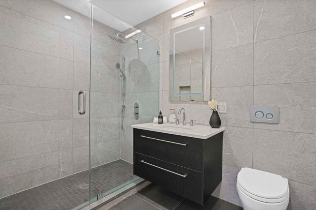 2131 Shore Blvd Unit 1B, New York City, NY 11105
