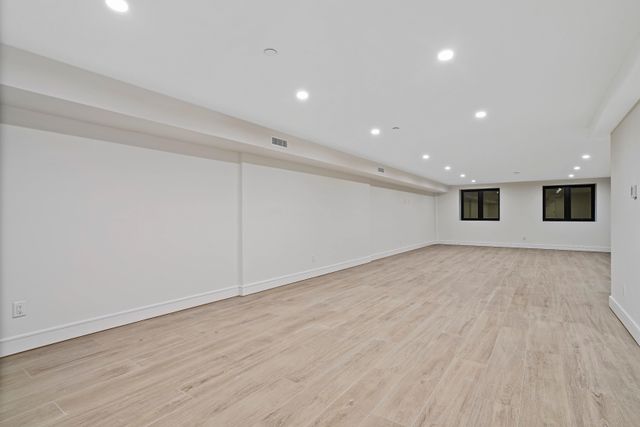 2131 Shore Blvd Unit 1B, New York City, NY 11105