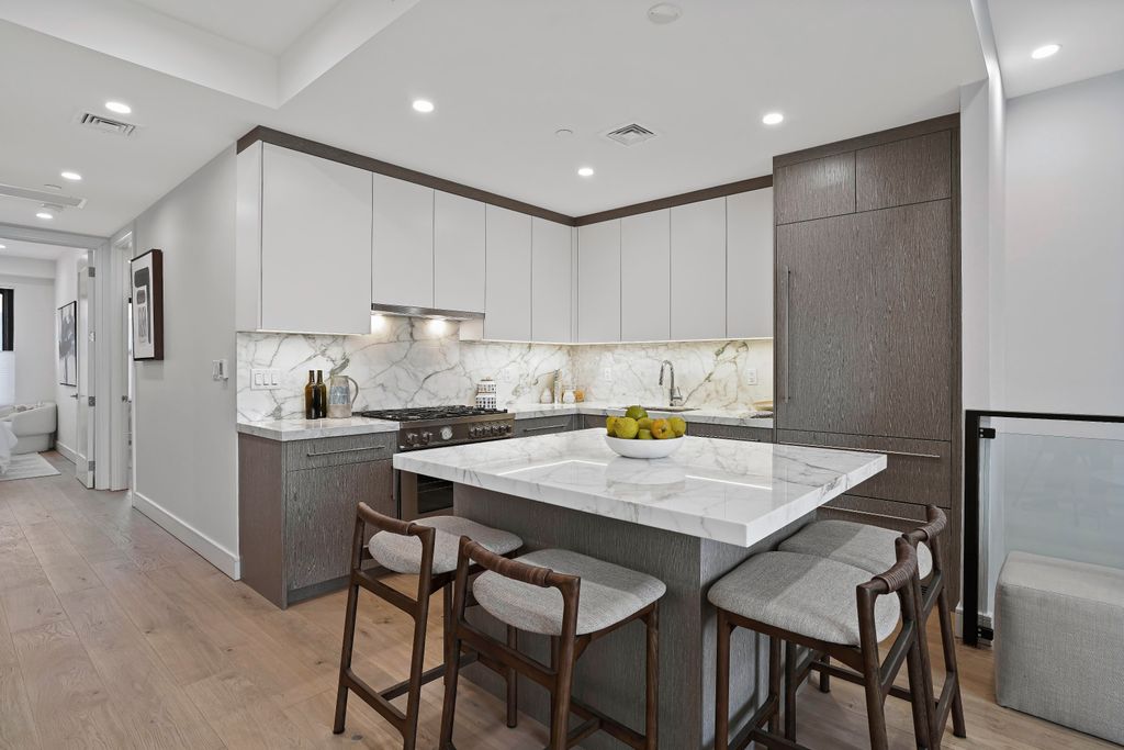 2131 Shore Blvd Unit 1B, New York City, NY 11105