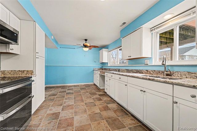 18980 Brentwood Street, Livonia, MI 48152