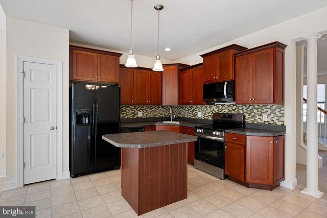 60 LUKENS MILL DR, Coatesville, PA 19320