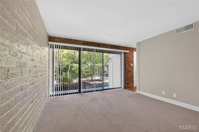 632 Coeur De Royale Drive B, Creve Coeur, MO 63141