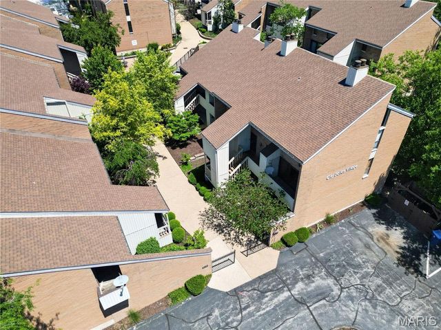 632 Coeur De Royale Drive B, Creve Coeur, MO 63141