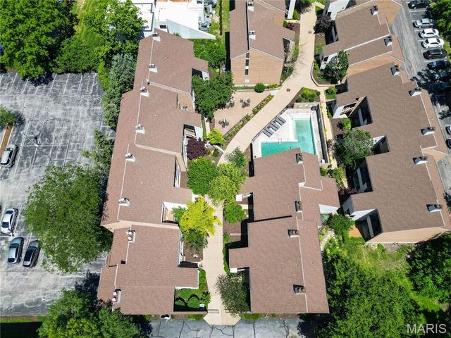 632 Coeur De Royale Drive B, Creve Coeur, MO 63141