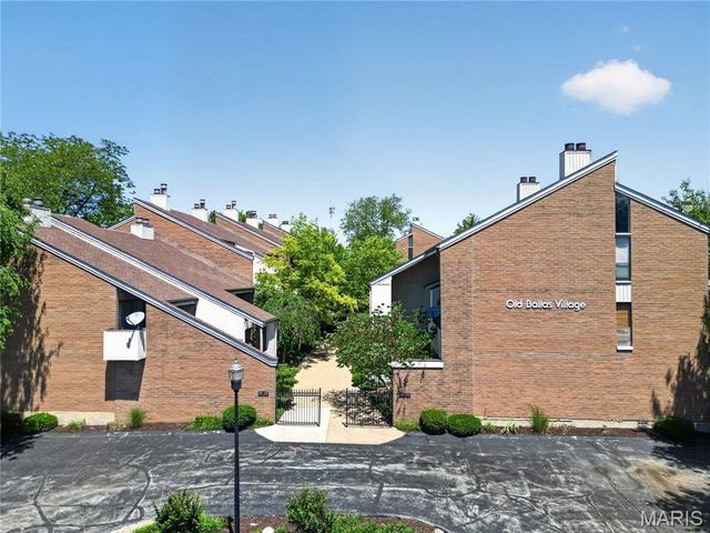 632 Coeur De Royale Drive B, Creve Coeur, MO 63141