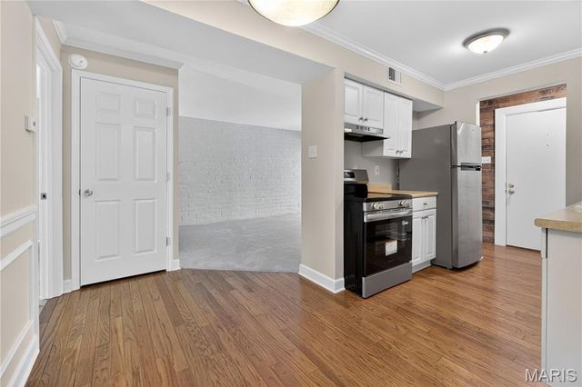 632 Coeur De Royale Drive B, Creve Coeur, MO 63141