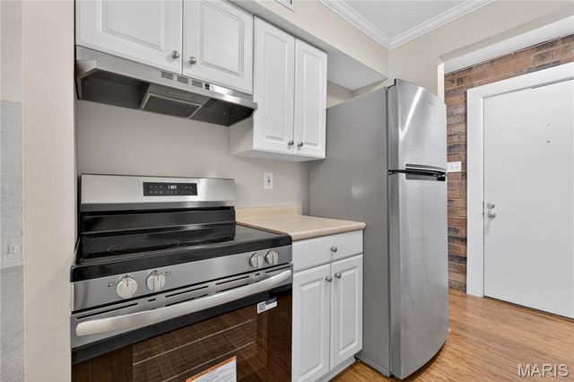 632 Coeur De Royale Drive B, Creve Coeur, MO 63141
