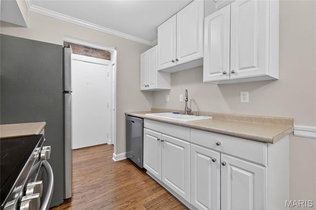 632 Coeur De Royale Drive B, Creve Coeur, MO 63141