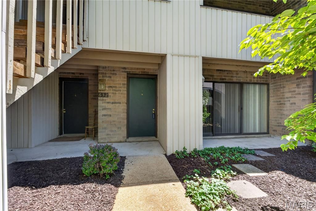 632 Coeur De Royale Drive B, Creve Coeur, MO 63141