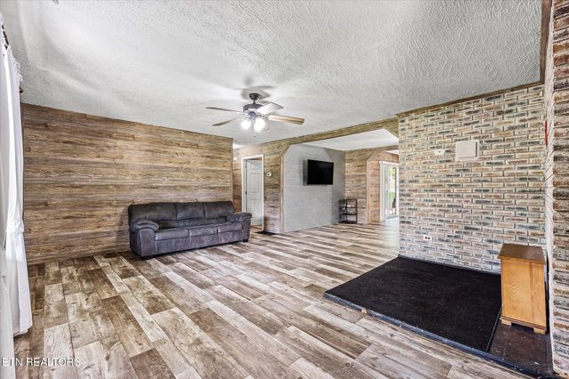 111 Guffey Lane, Jamestown, TN 38556