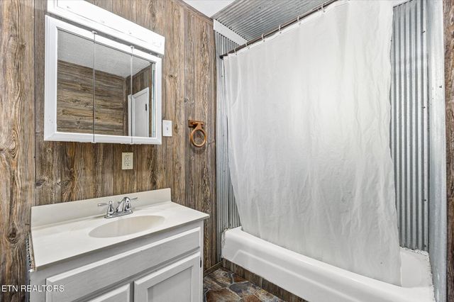 111 Guffey Lane, Jamestown, TN 38556