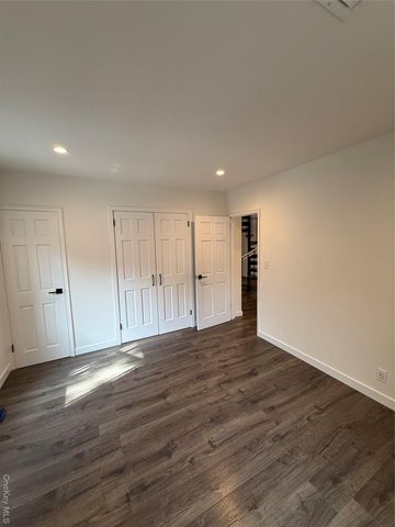1090 Pelham Parkway S, Bronx, NY 10461