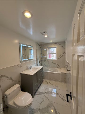 1090 Pelham Parkway S, Bronx, NY 10461