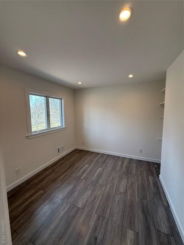 1090 Pelham Parkway S, Bronx, NY 10461