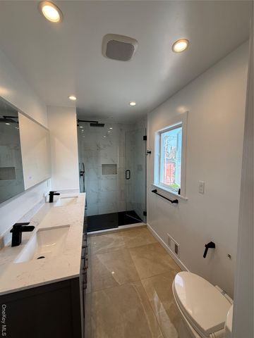 1090 Pelham Parkway S, Bronx, NY 10461