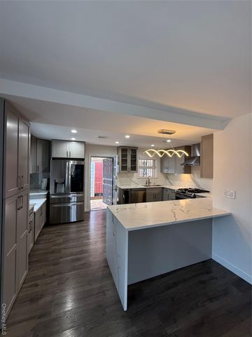 1090 Pelham Parkway S, Bronx, NY 10461