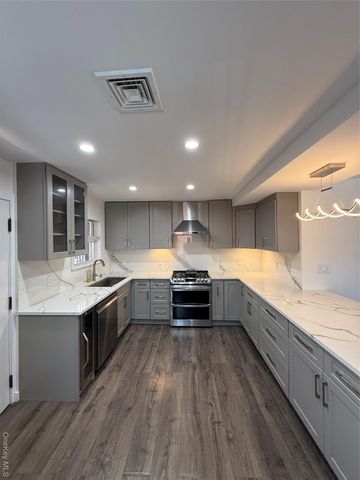 1090 Pelham Parkway S, Bronx, NY 10461