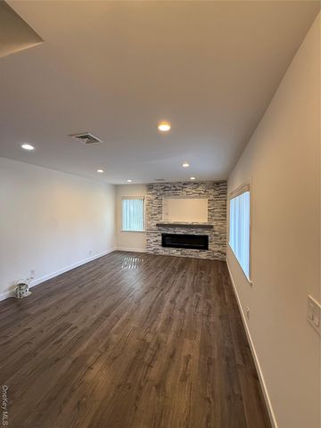 1090 Pelham Parkway S, Bronx, NY 10461