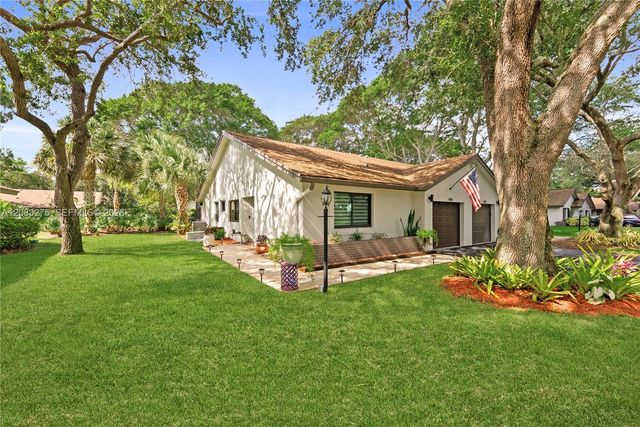 4148 N Palm Forest Drive N, Delray Beach, FL 33445