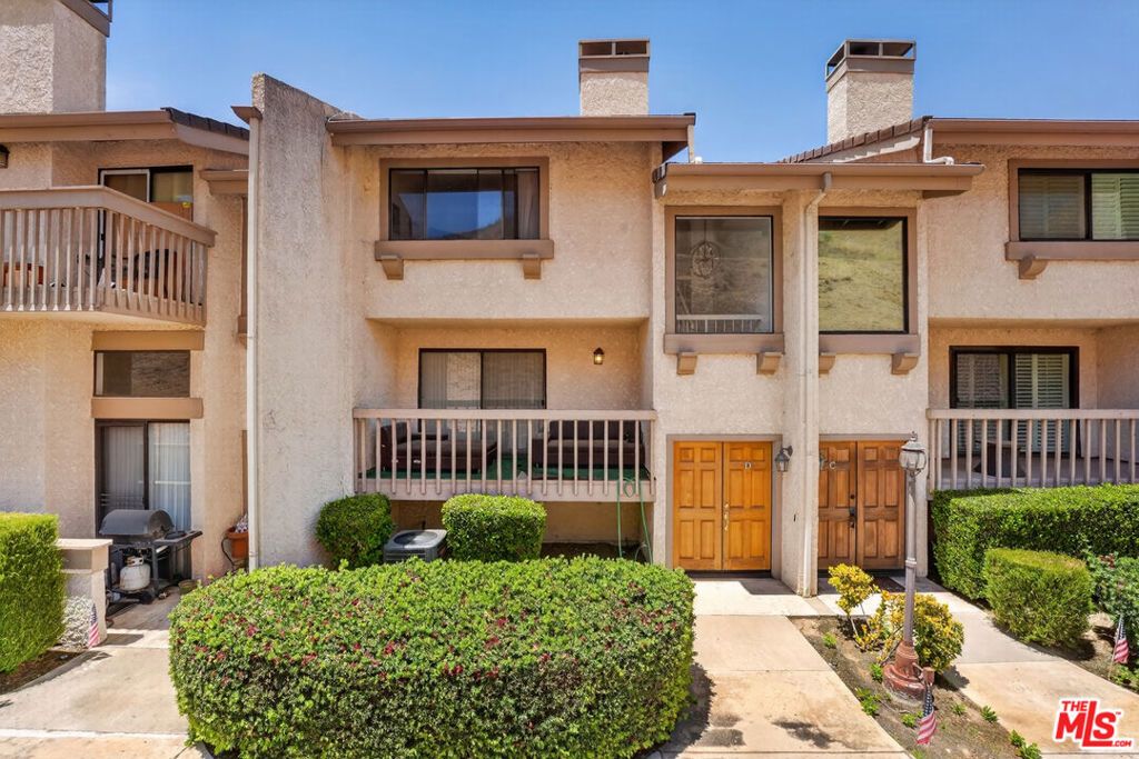 26004 Alizia Canyon Drive D, Calabasas, CA 91302
