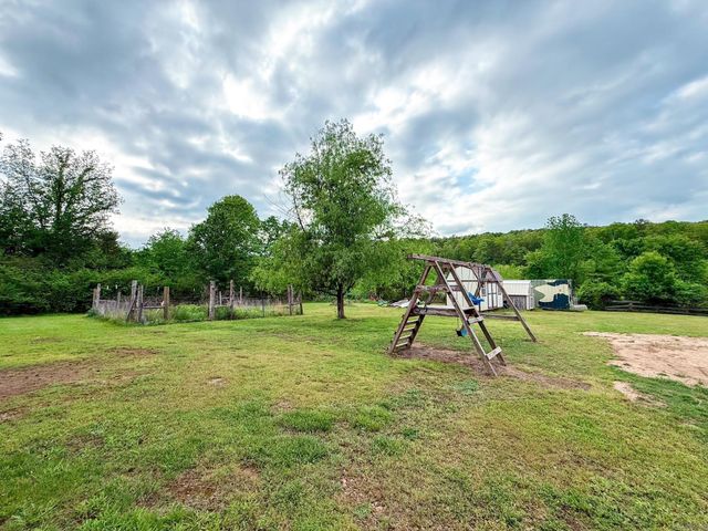 1139 Fayes Forest, Clinton, AR 72031