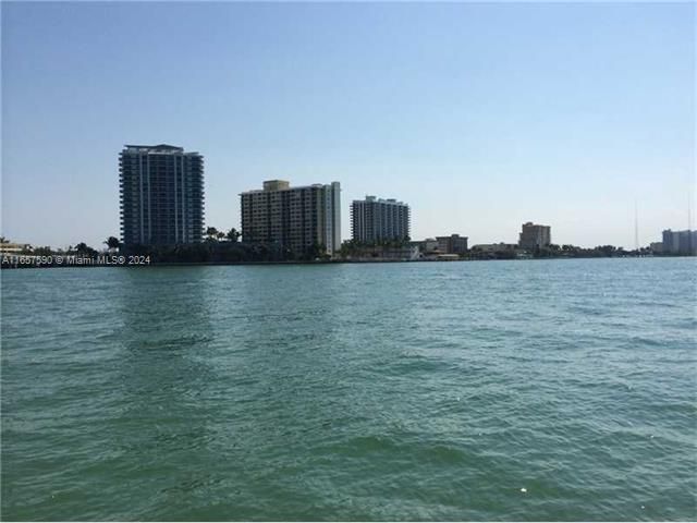 2130 Bay Dr, Miami Beach, FL 33141