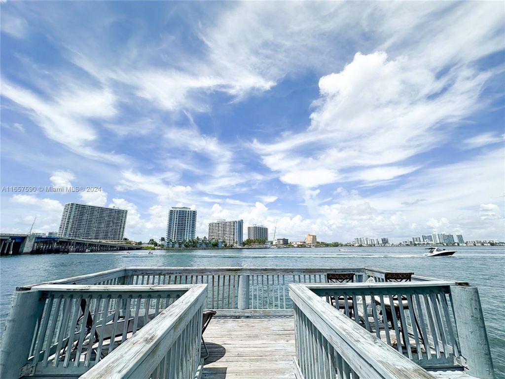 2130 Bay Dr, Miami Beach, FL 33141