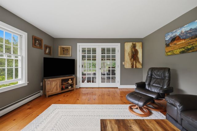 72 Old Northfield Road, Hinsdale, NH 03451