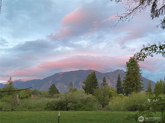 8106 382nd Avenue SE, Snoqualmie, WA 98065
