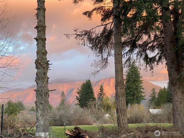 8106 382nd Avenue SE, Snoqualmie, WA 98065