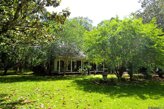 10393 Old Field Rd, St Francisville, LA 70775