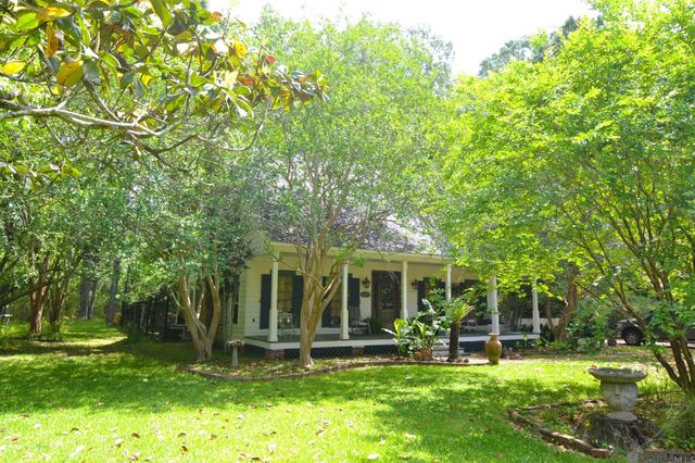 10393 Old Field Rd, St Francisville, LA 70775