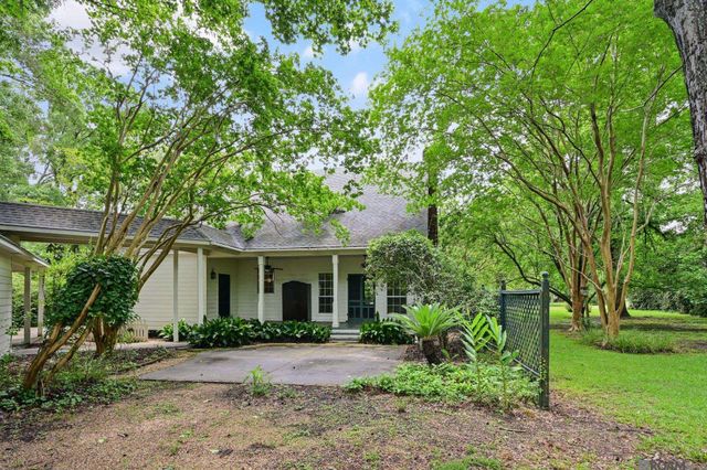 10393 Old Field Rd, St Francisville, LA 70775