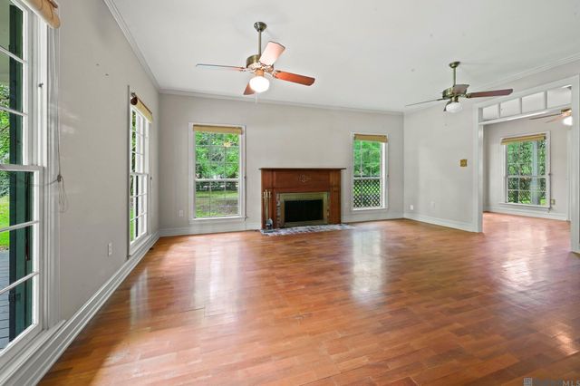 10393 Old Field Rd, St Francisville, LA 70775