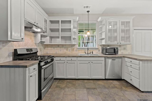 10393 Old Field Rd, St Francisville, LA 70775