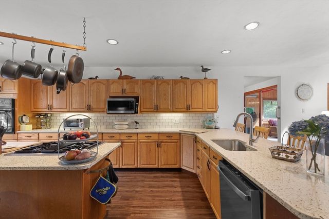 81 Desert Sands Ln, Yarmouth, MA 02675