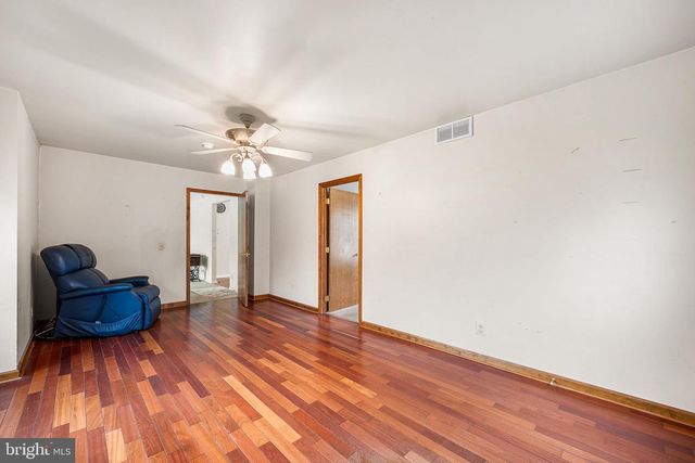 6 TIFFANY PL, Sicklerville, NJ 08081