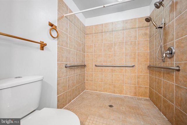 6 TIFFANY PL, Sicklerville, NJ 08081
