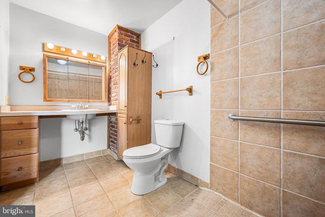 6 TIFFANY PL, Sicklerville, NJ 08081