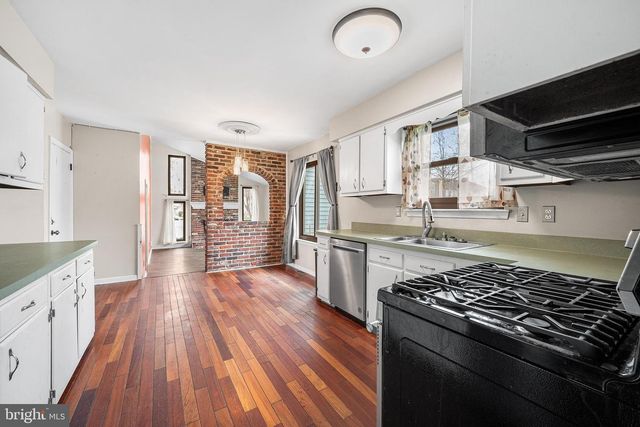 6 TIFFANY PL, Sicklerville, NJ 08081