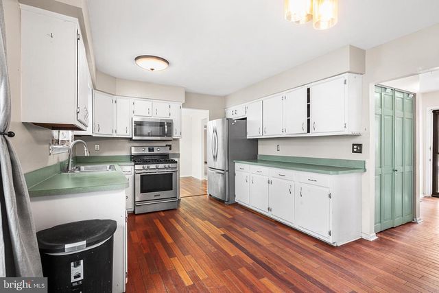 6 TIFFANY PL, Sicklerville, NJ 08081
