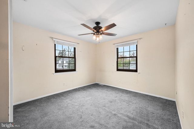 6 TIFFANY PL, Sicklerville, NJ 08081