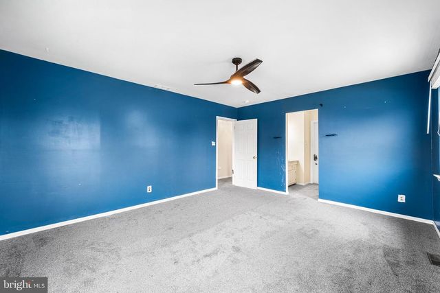 6 TIFFANY PL, Sicklerville, NJ 08081