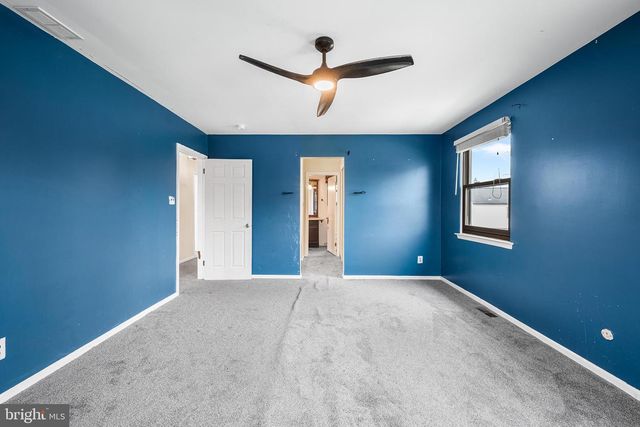 6 TIFFANY PL, Sicklerville, NJ 08081