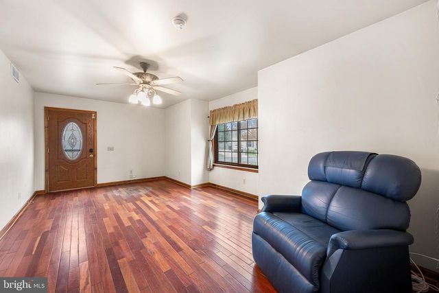 6 TIFFANY PL, Sicklerville, NJ 08081