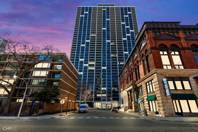 1560 N Sandburg Terrace 1405, Chicago, IL 60610